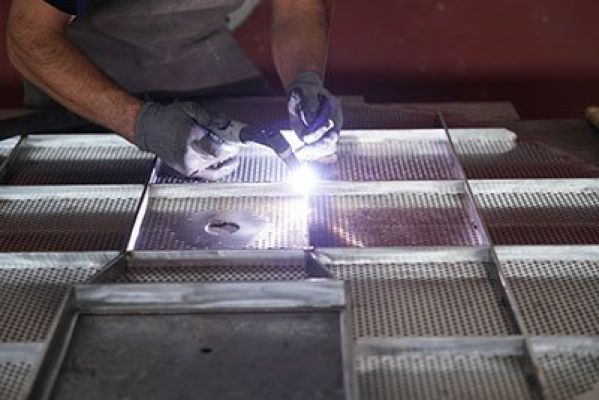 BIONOT-employee-working